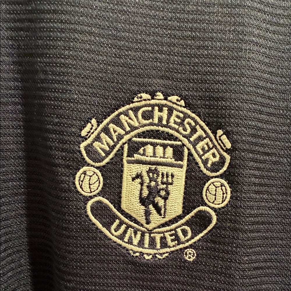 Manchester United Umbro Throwback Soccer Jersey Vodafone - Picture 2 of 5